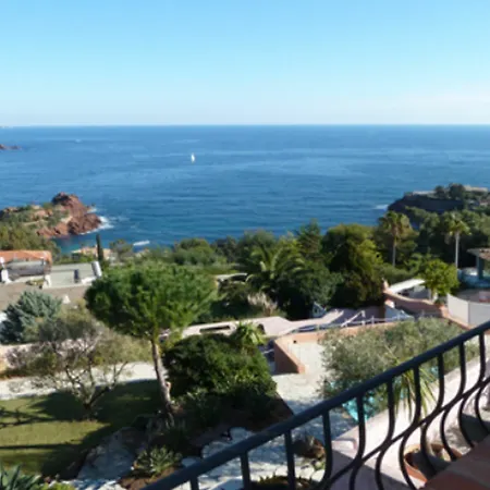 With 4 Bedrooms In Saint-raphael, With Wonderful Sea View, Priva شقة Saint-Raphaël