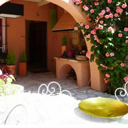 With 4 Bedrooms In Saint-raphael, With Wonderful Sea View, Priva شقة